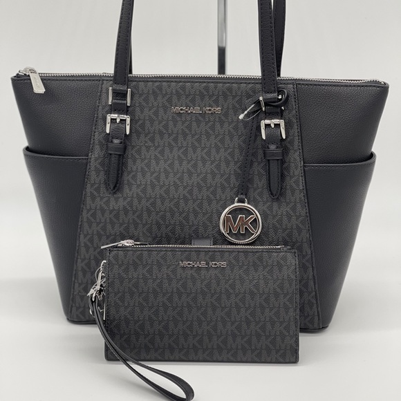 Michael Kors Charlotte Bag & Double Zip Wa… - Picture 2 of 11